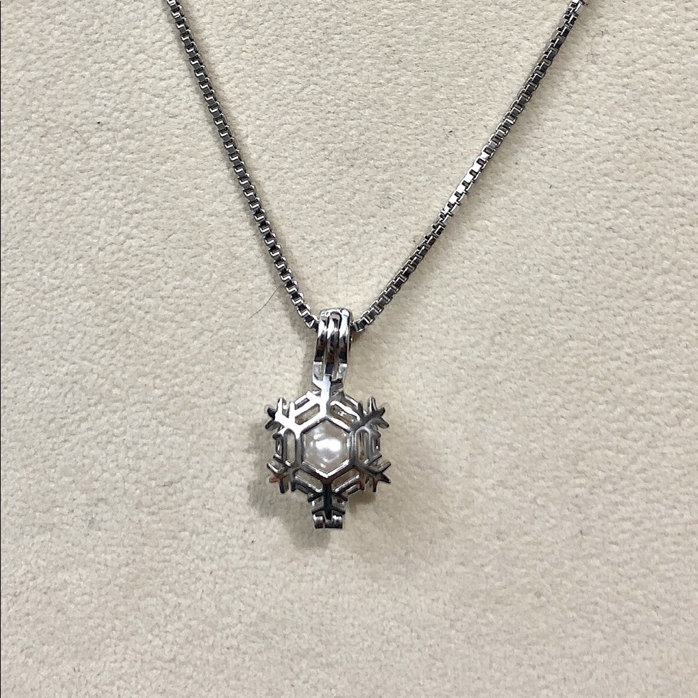 Vantel Pearls Necklace